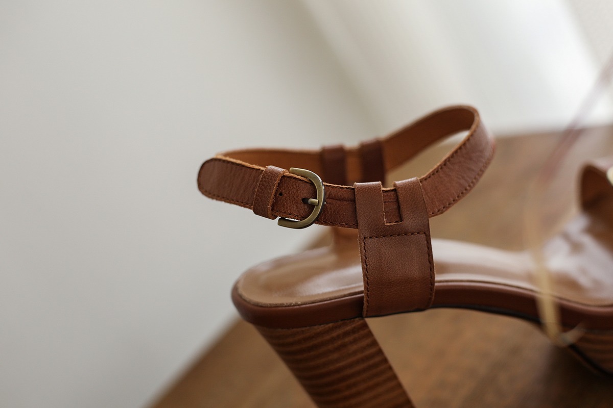 Alansa-buckle-detail