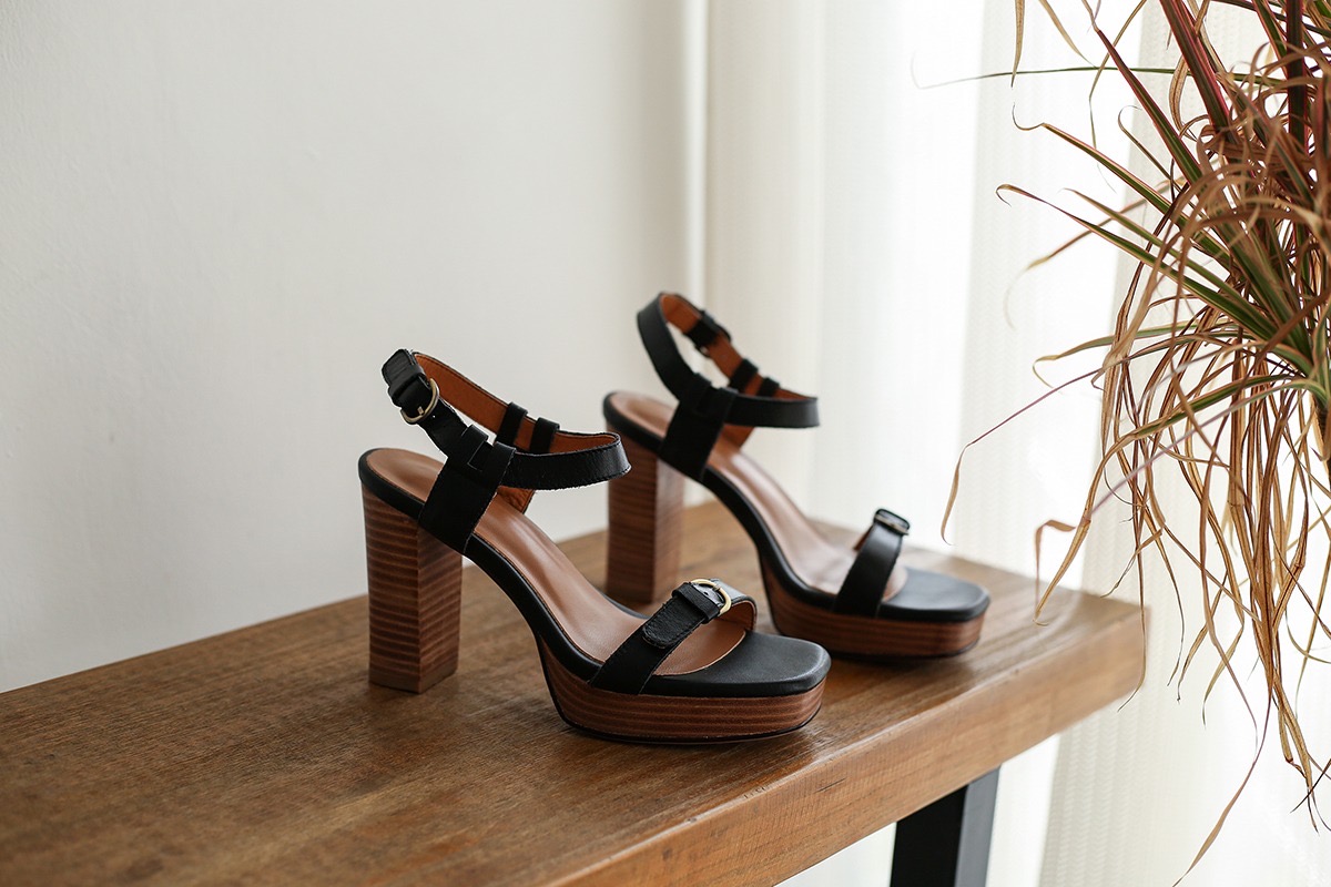 Alansa-petite=platform-sandals-wood-heel