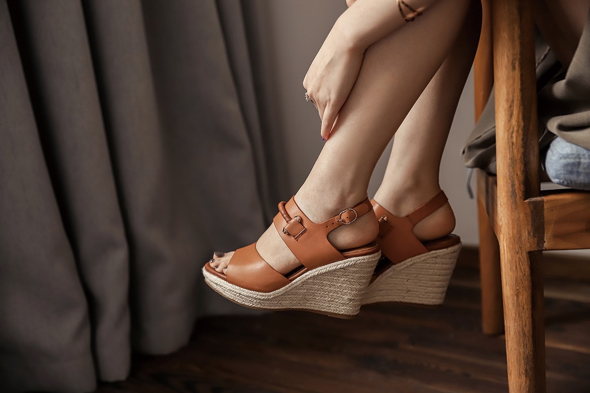 Abis-petite-brown-wedges